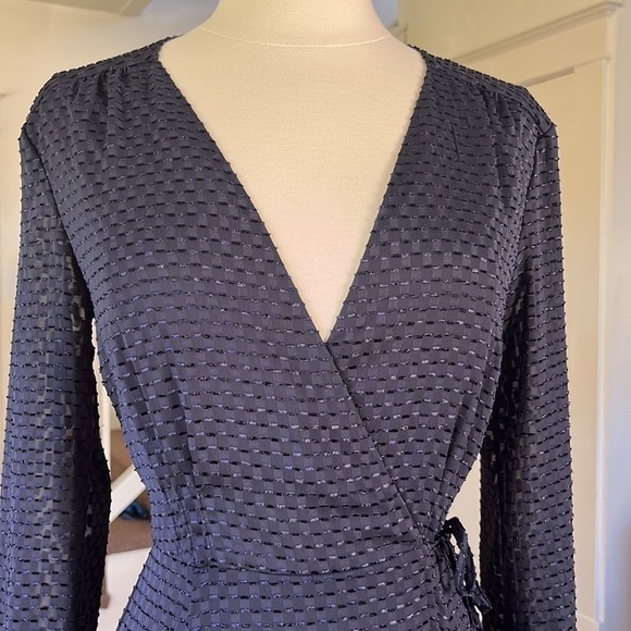 H&M Long Sleeve Textured Wrap Dress Navy NWT Size 2 - Picture 8 of 11